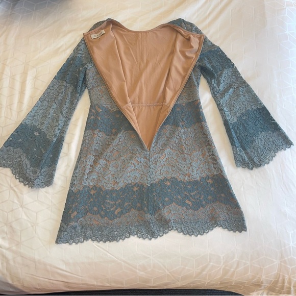 WAYF Dreamlover Lace Dress Womens sz large bell sleeves fully lined medi - Picture 6 of 15